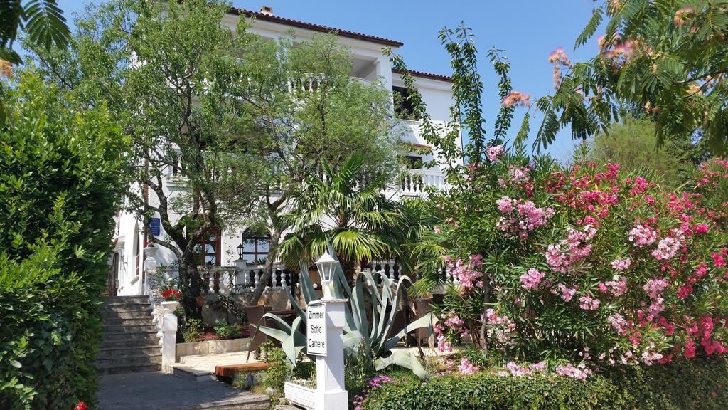 Guest House Villa Marlis Malinska Exterior foto